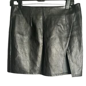 Superdown Black Faux Leather Mini Skirt Front Slit Zippered Back Size Medium